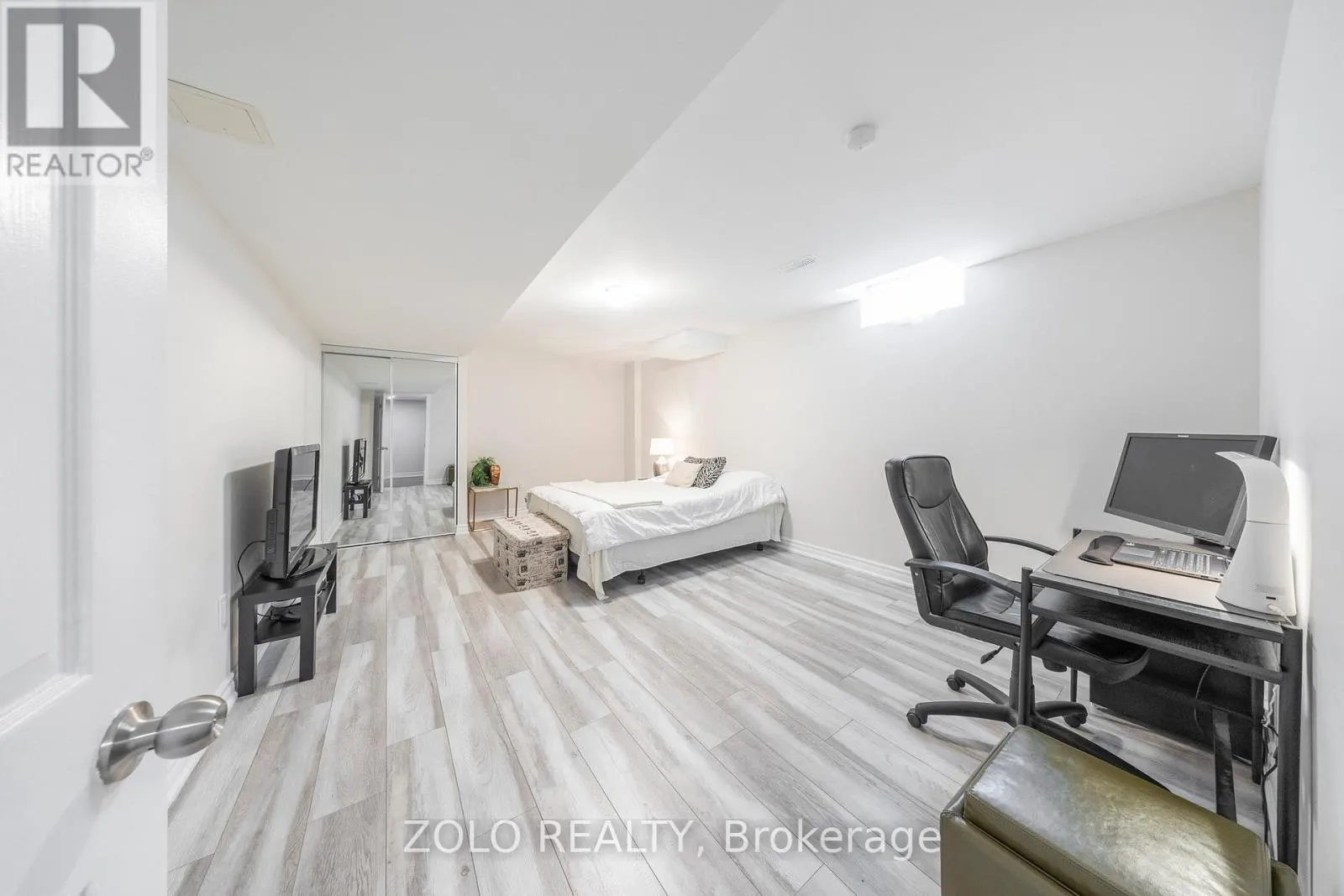 11 JOHN DAVIS GATE