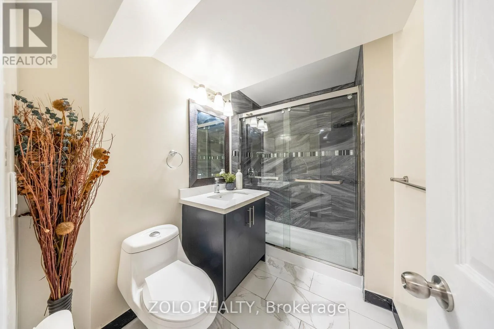 11 JOHN DAVIS GATE