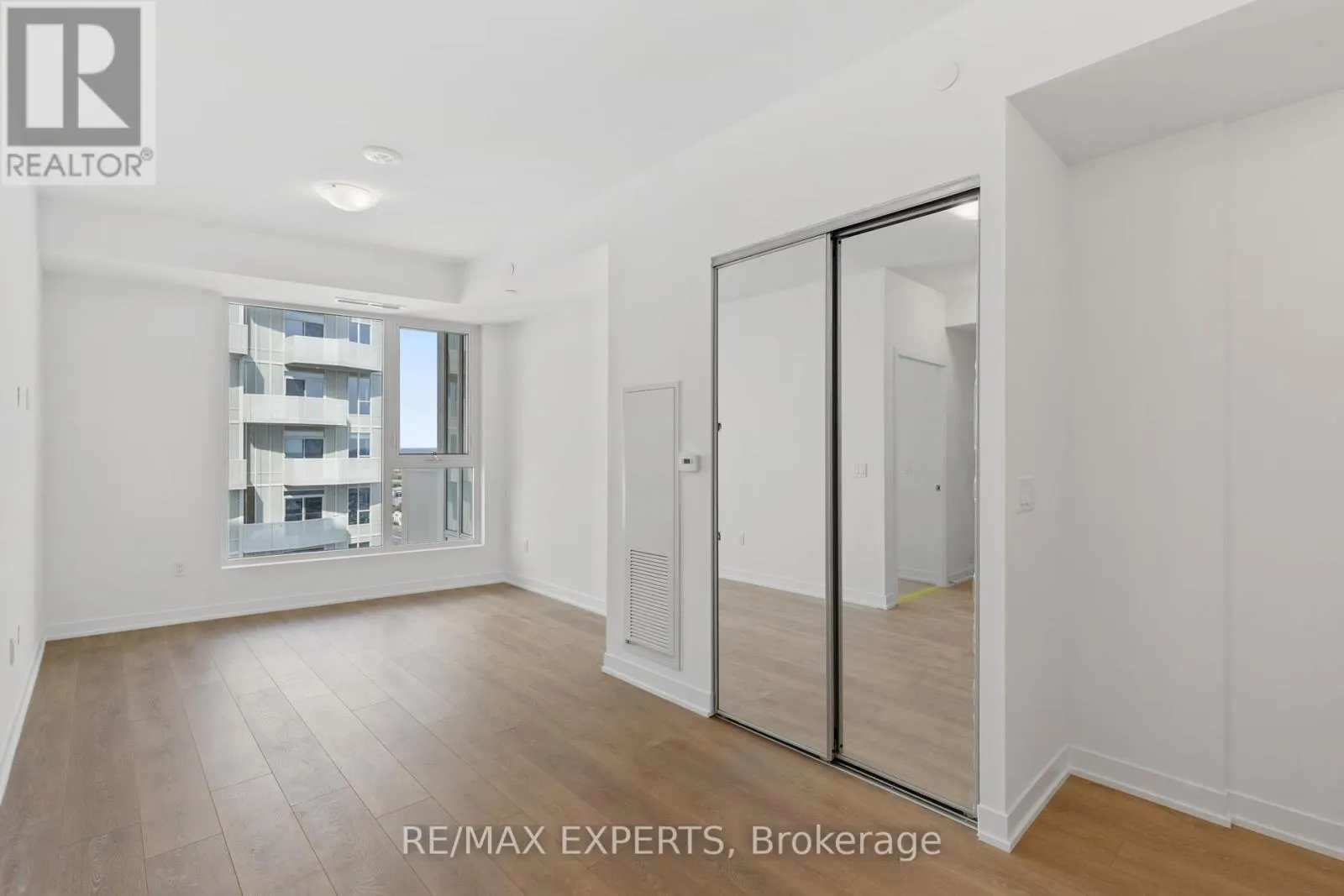 2201 - 474 CALDARI ROAD