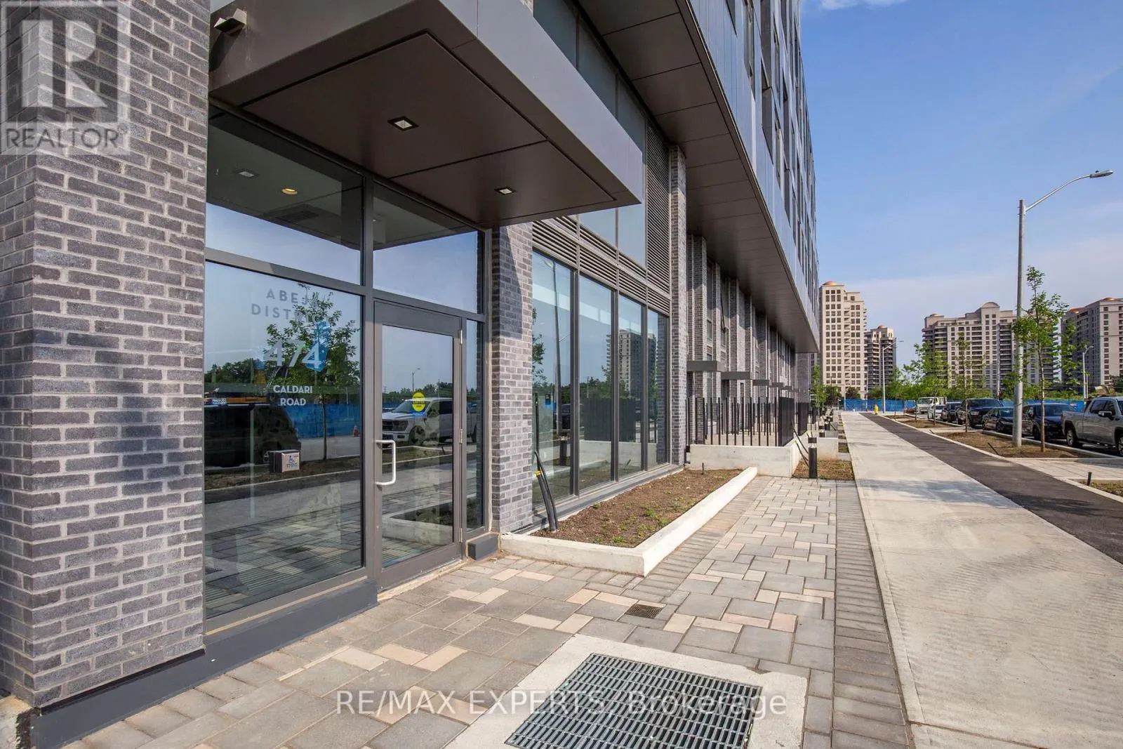 2201 - 474 CALDARI ROAD