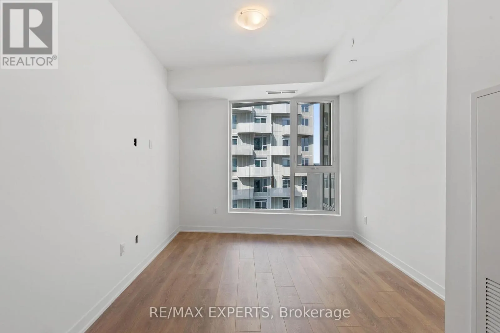 2201 - 474 CALDARI ROAD