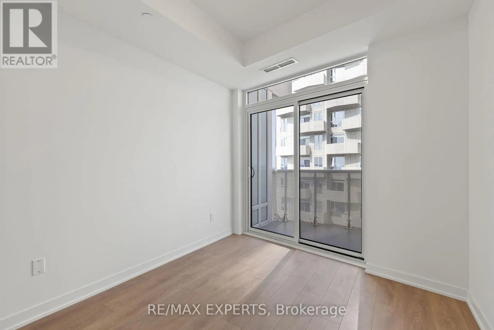 2201 - 474 CALDARI ROAD
