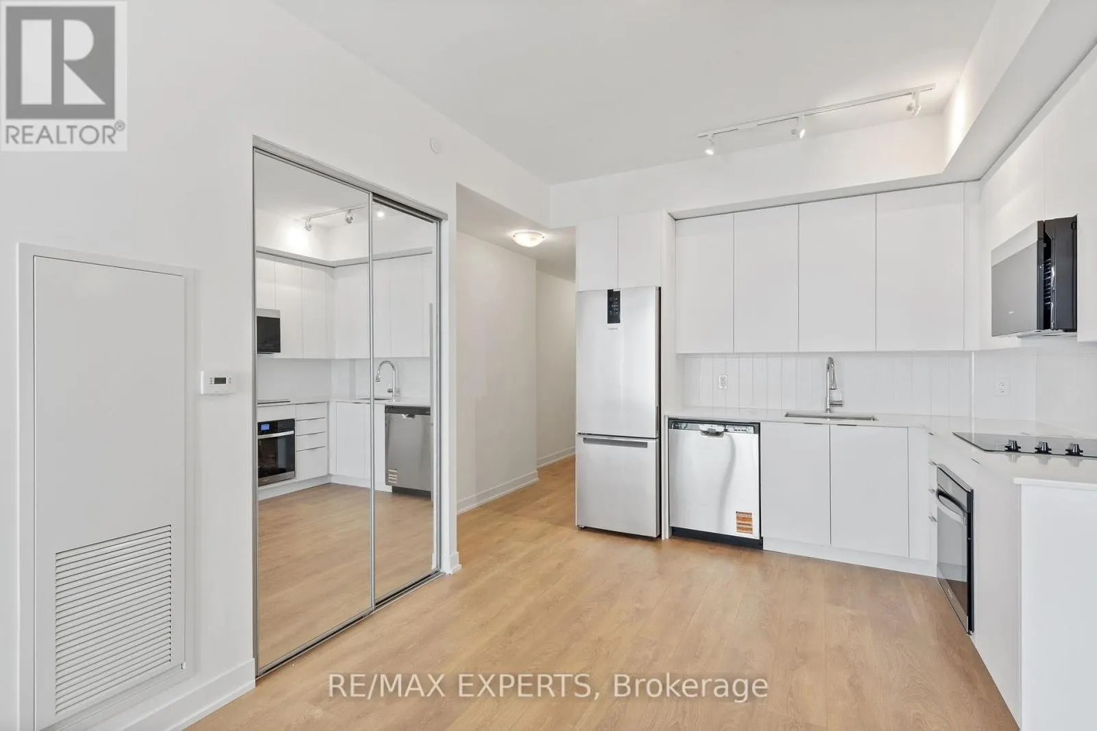 2201 - 474 CALDARI ROAD
