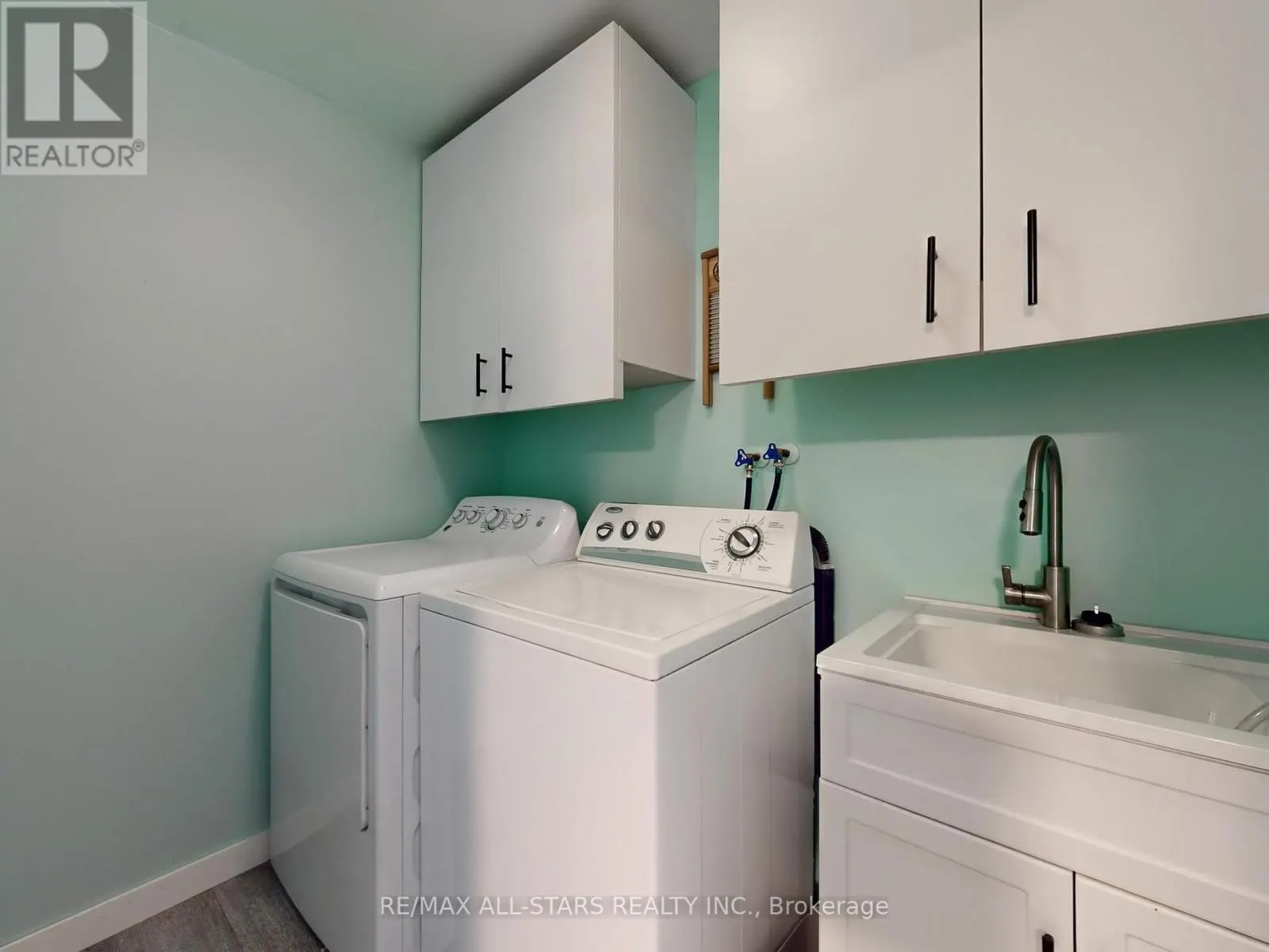 21 ANNAMARIA DRIVE
