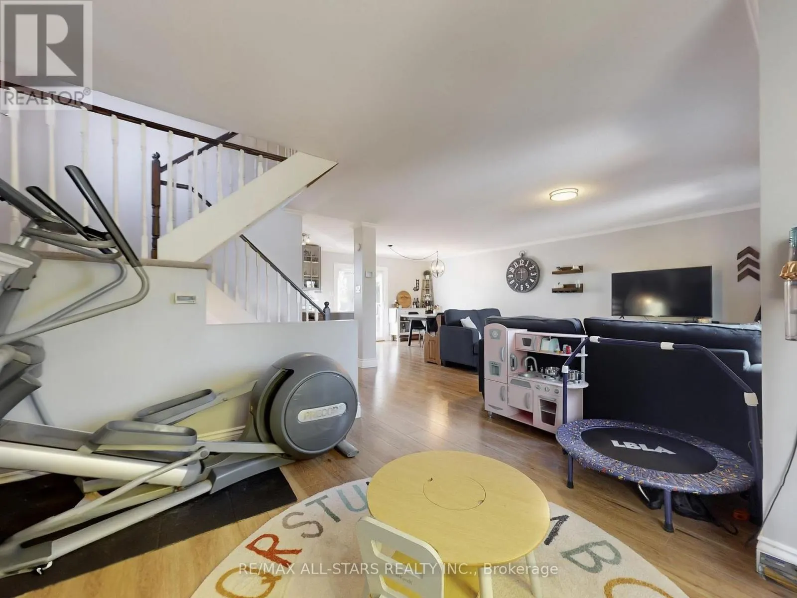 21 ANNAMARIA DRIVE