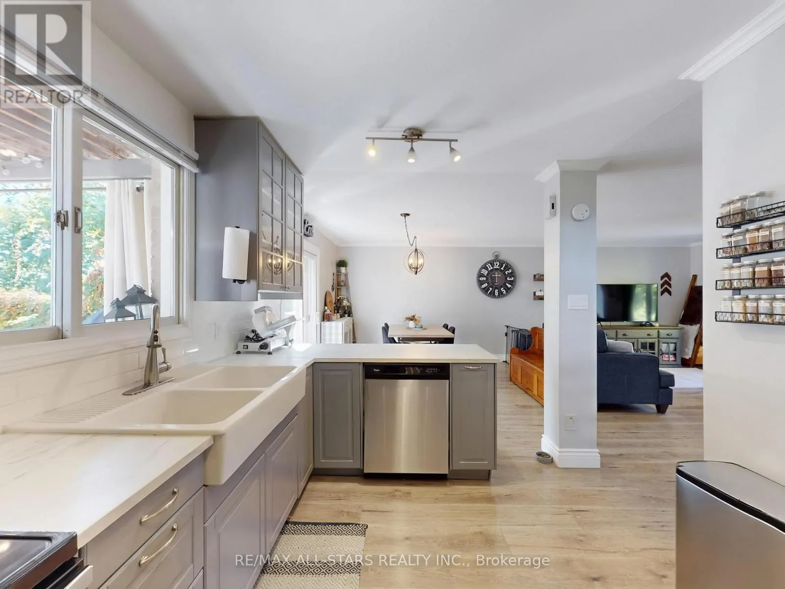 21 ANNAMARIA DRIVE