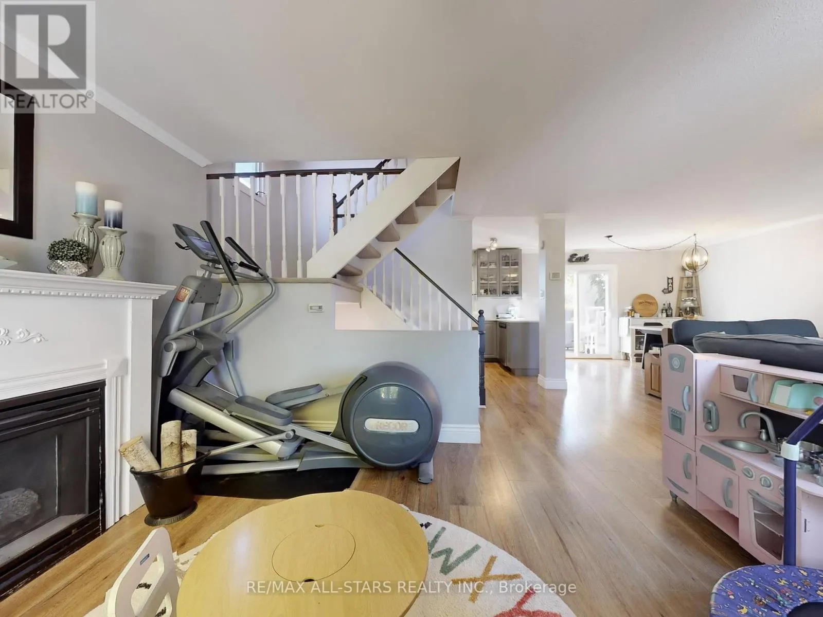 21 ANNAMARIA DRIVE