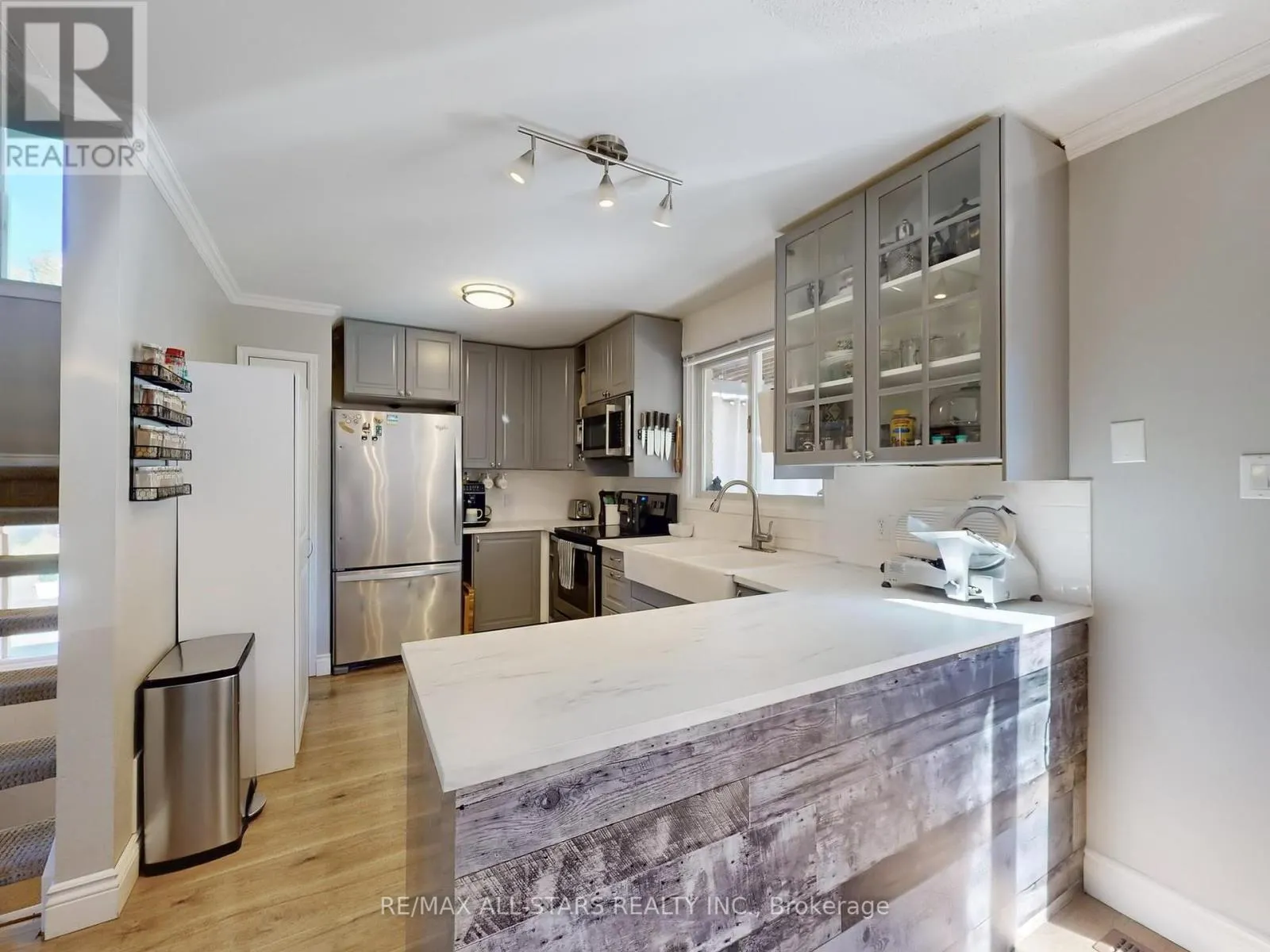 21 ANNAMARIA DRIVE