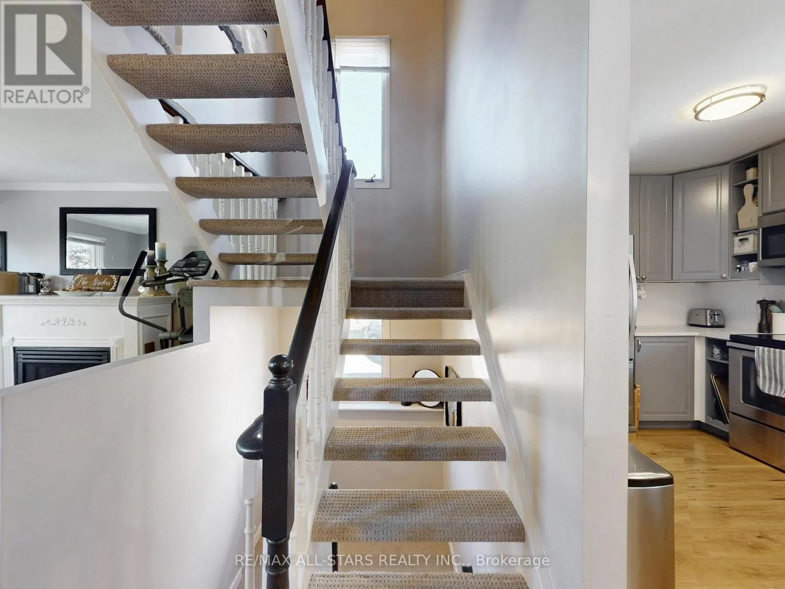 21 ANNAMARIA DRIVE