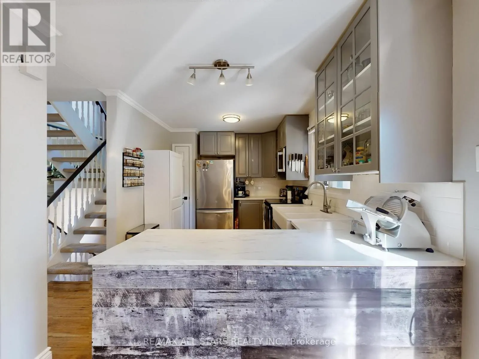 21 ANNAMARIA DRIVE