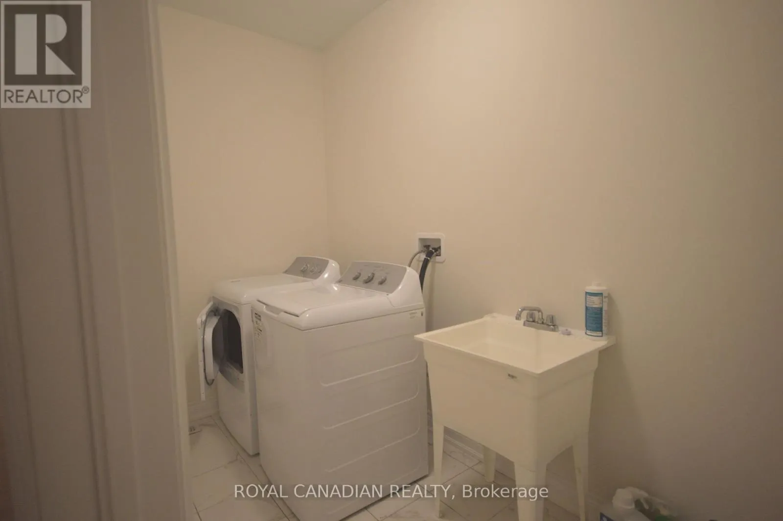 81 SETTLERS CRESCENT