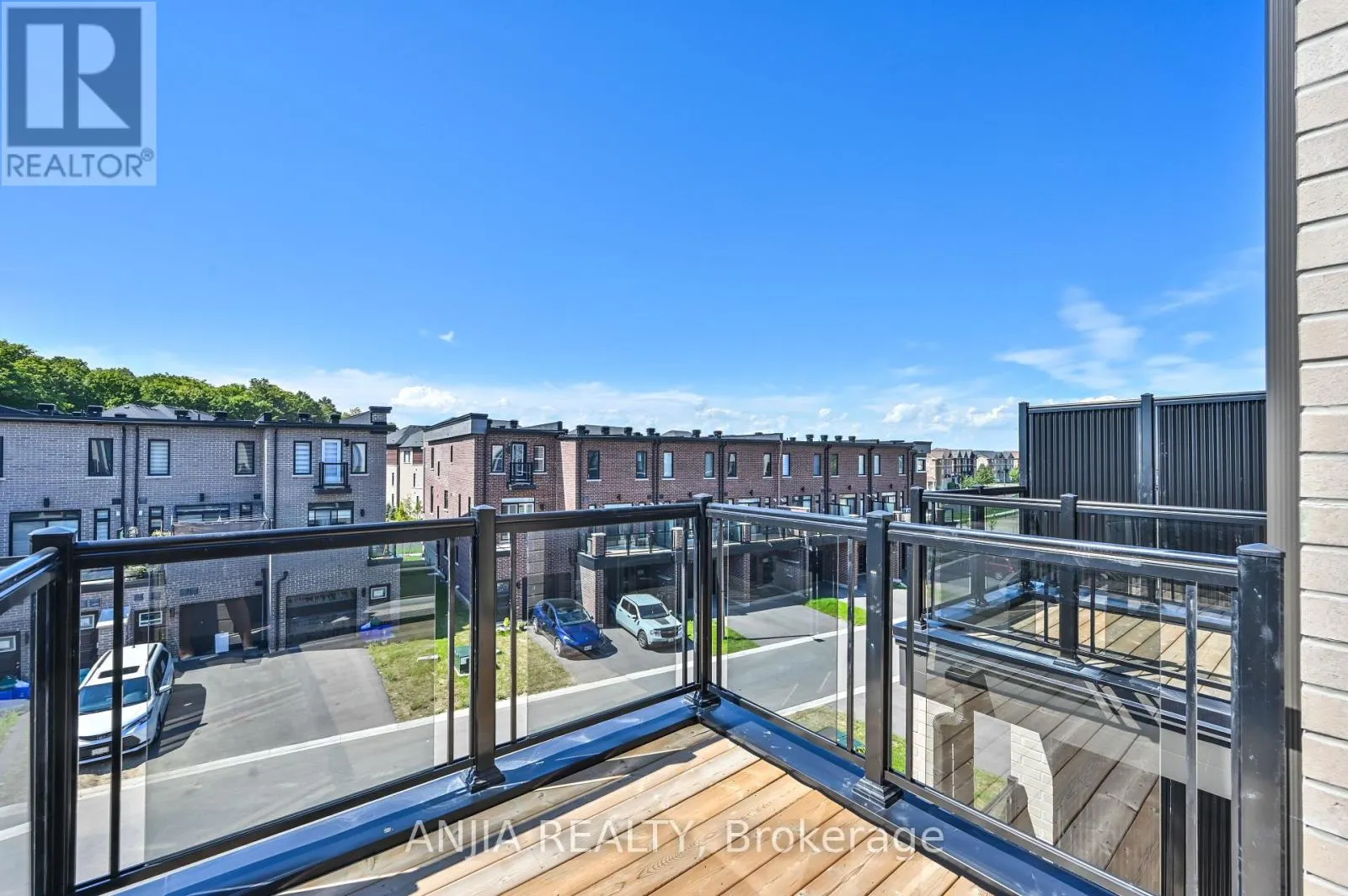 100 STAUFFER CRESCENT