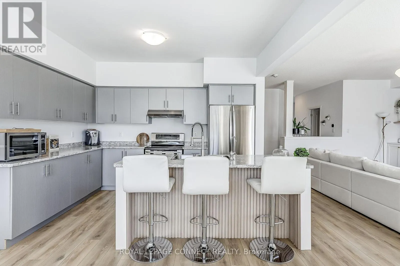 17 DON HADDEN CRESCENT