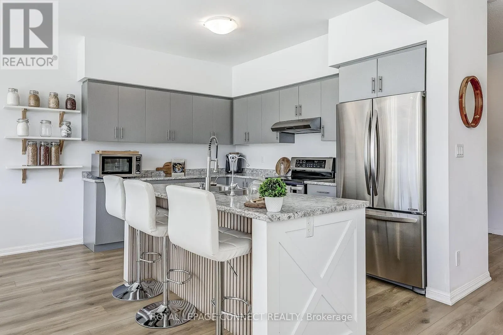 17 DON HADDEN CRESCENT