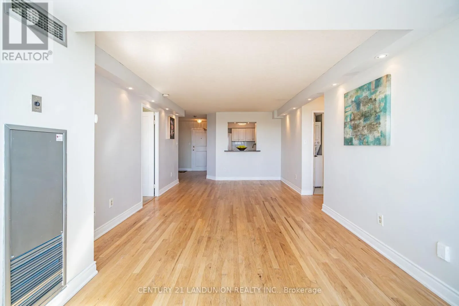 619 - 326 MAJOR MACKENZIE DRIVE E