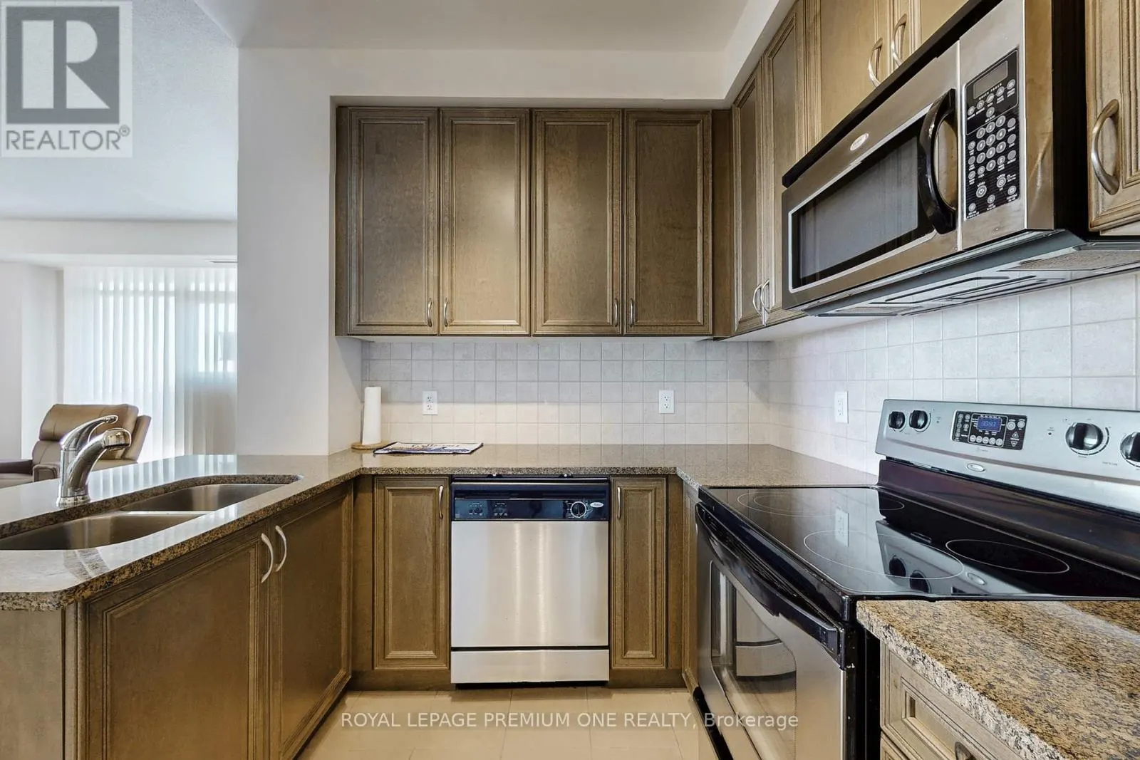 606 - 9235 JANE STREET