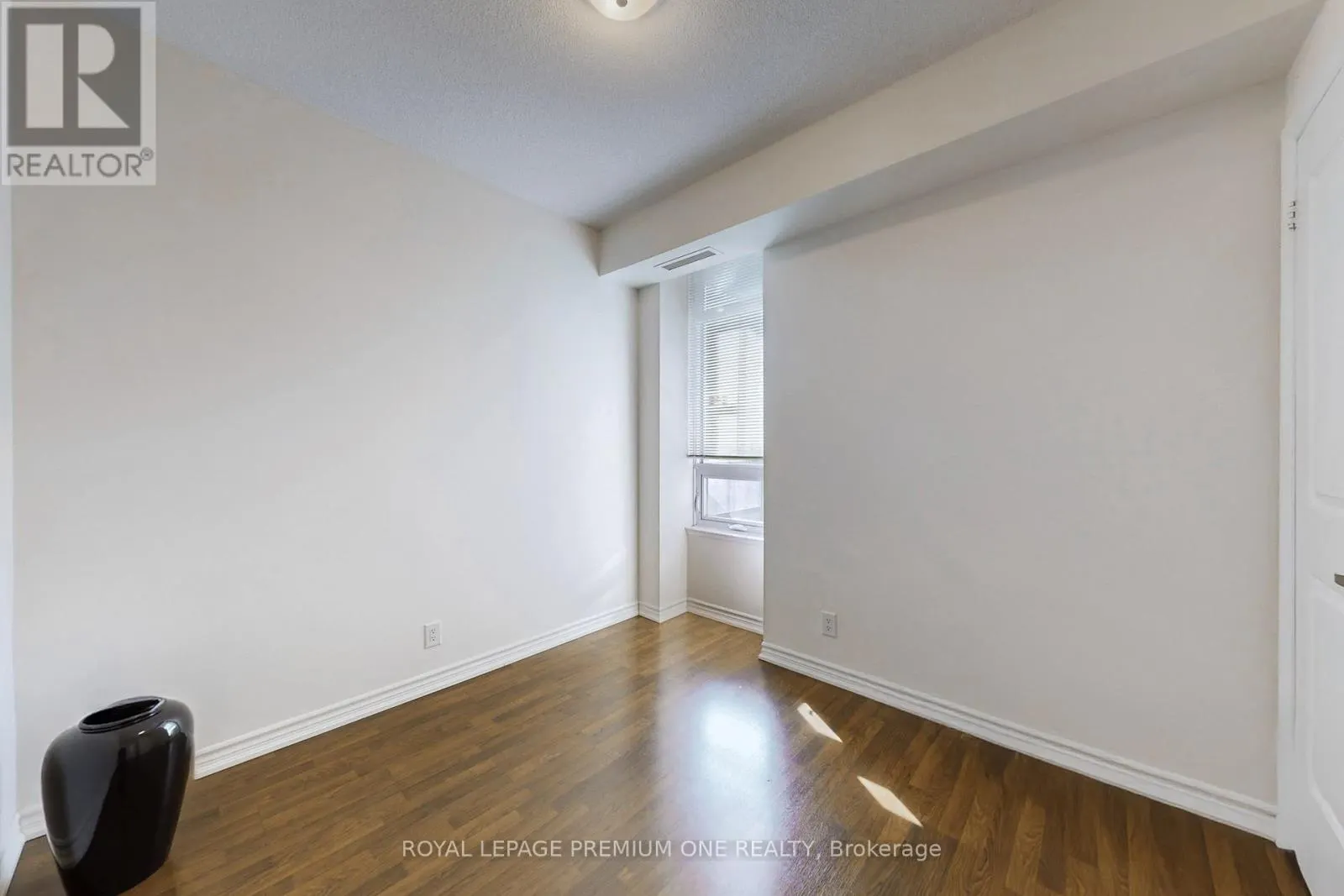 606 - 9235 JANE STREET