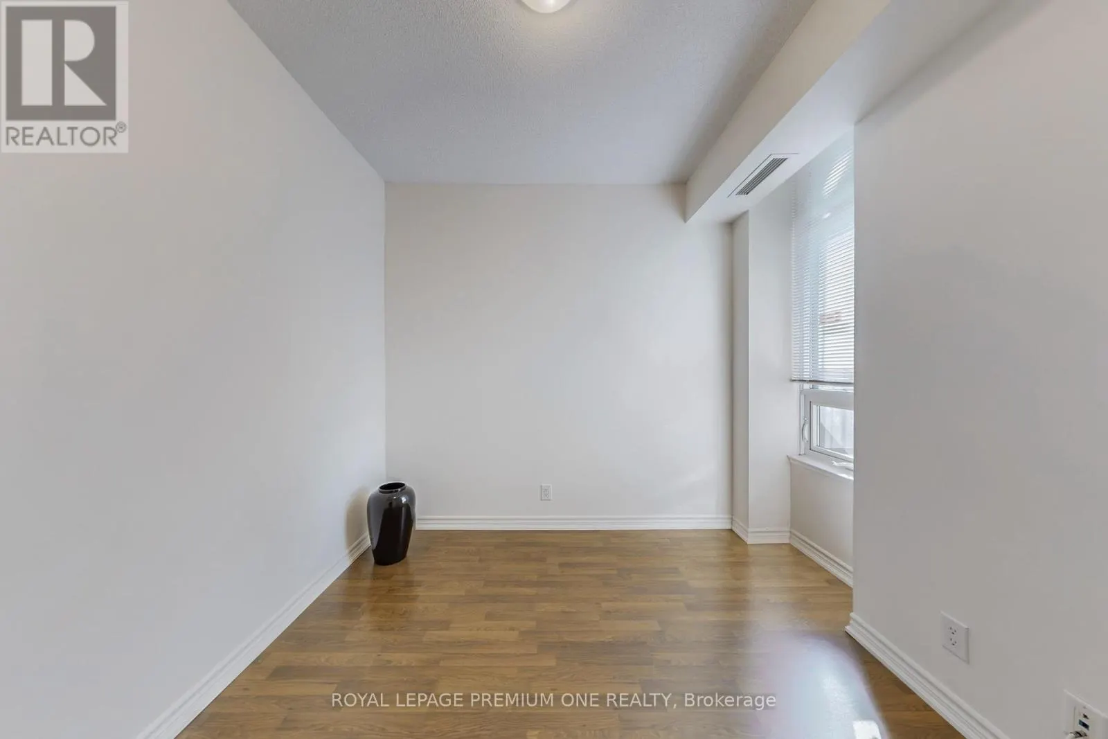 606 - 9235 JANE STREET