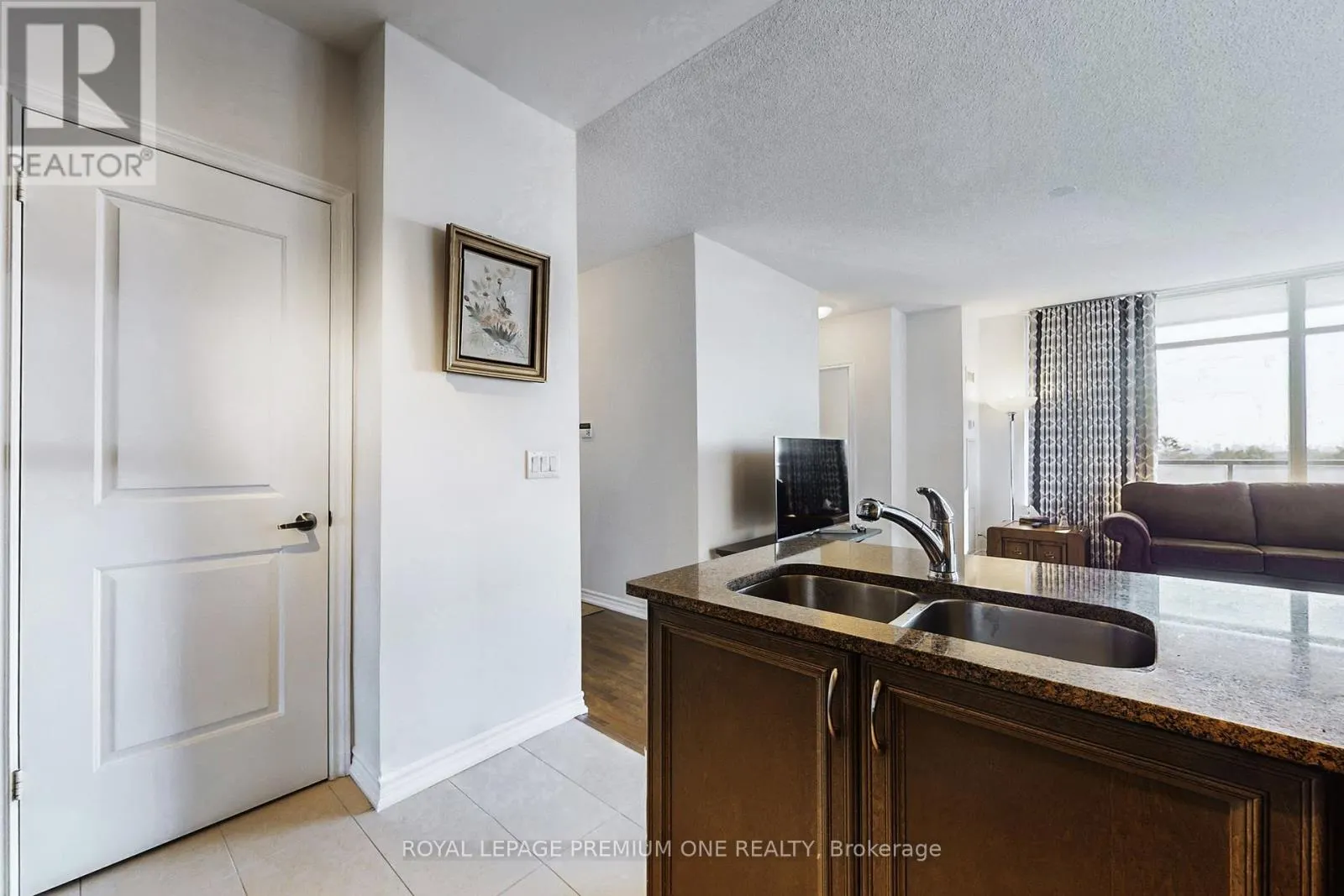606 - 9235 JANE STREET