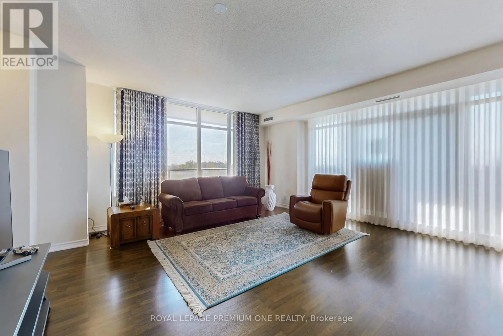 606 - 9235 JANE STREET
