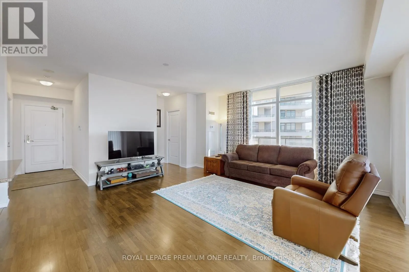 606 - 9235 JANE STREET