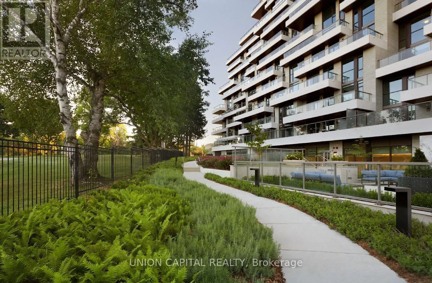 19 - 399 ROYAL ORCHARD BOULEVARD