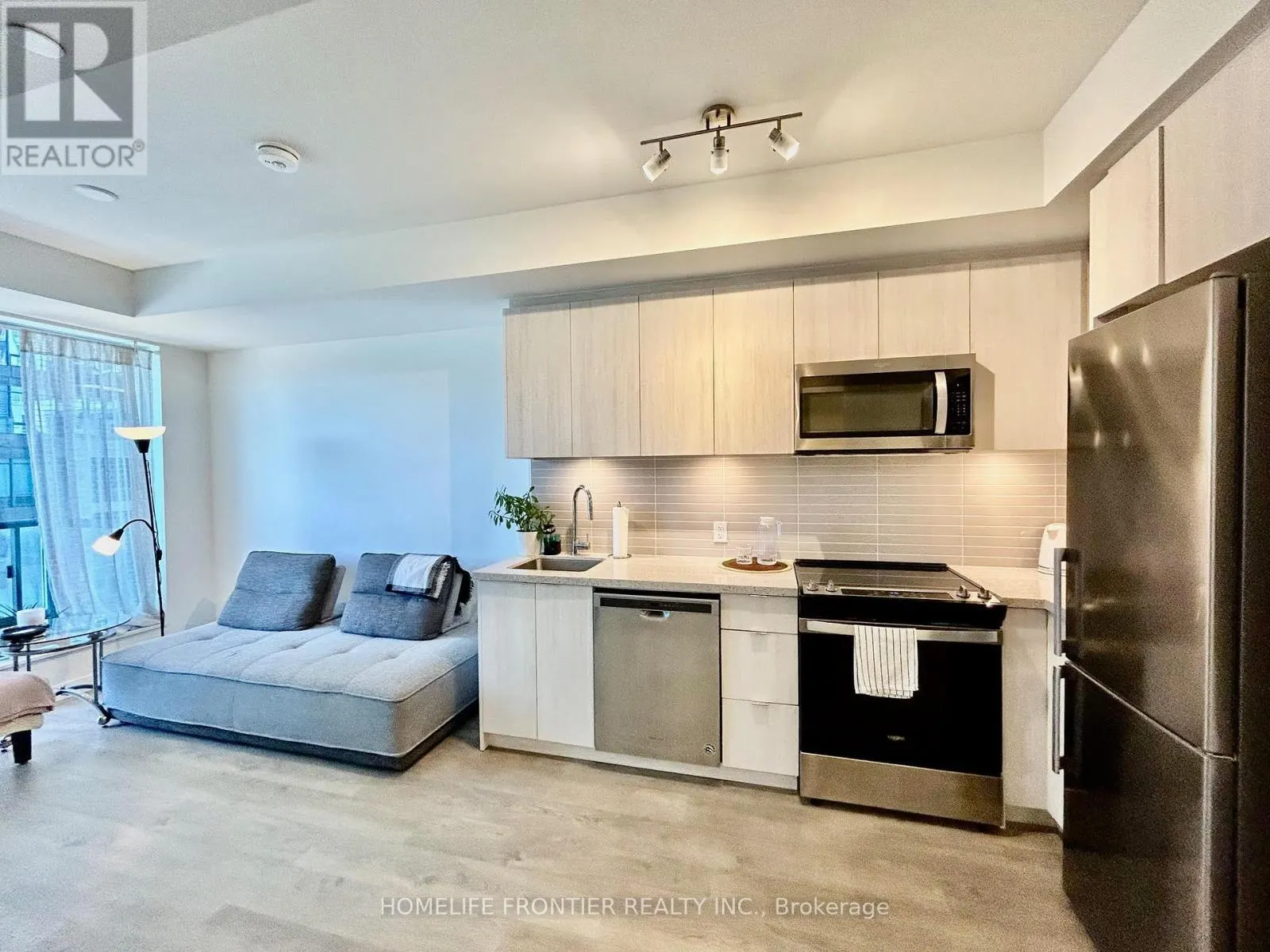 623E - 8868 YONGE STREET
