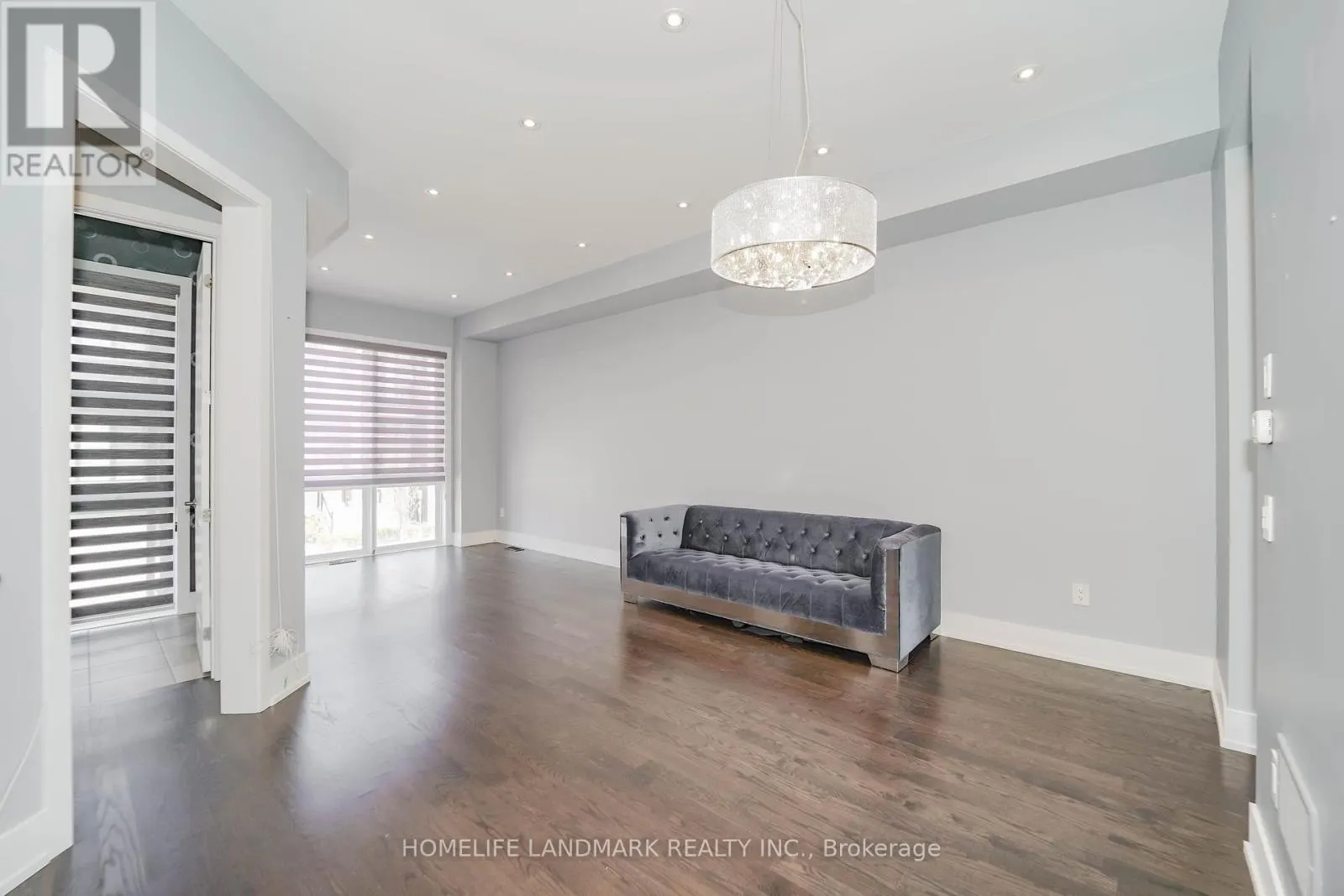 8 CRESTRIDGE DRIVE