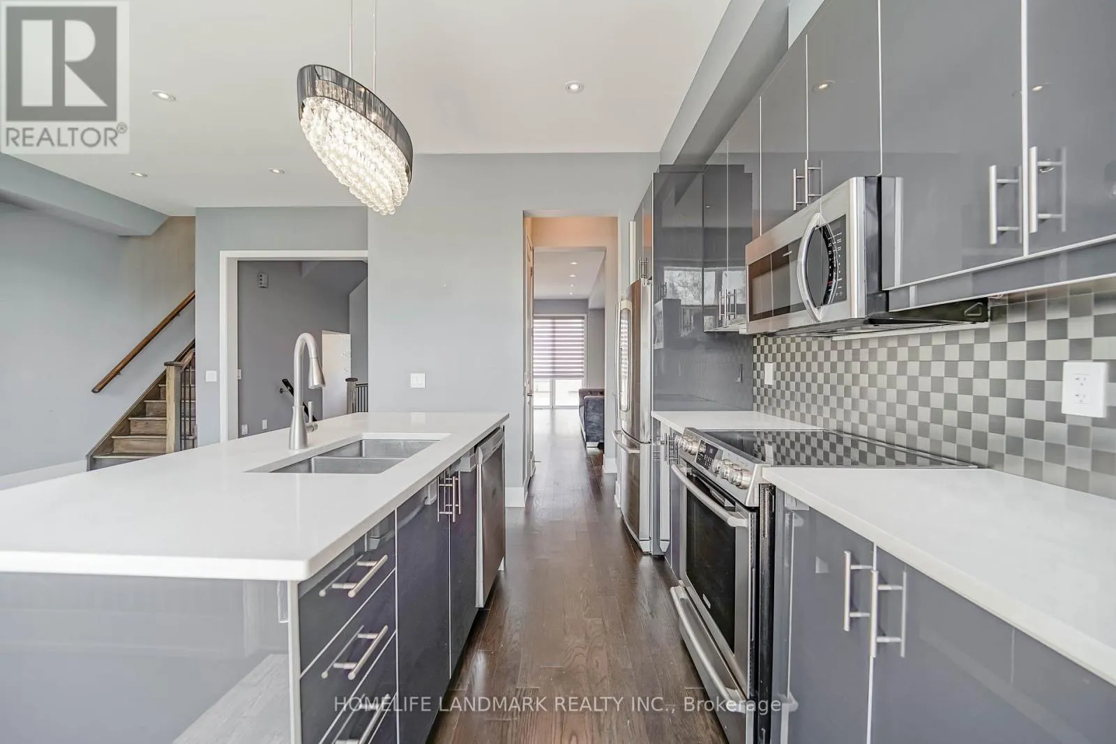 8 CRESTRIDGE DRIVE