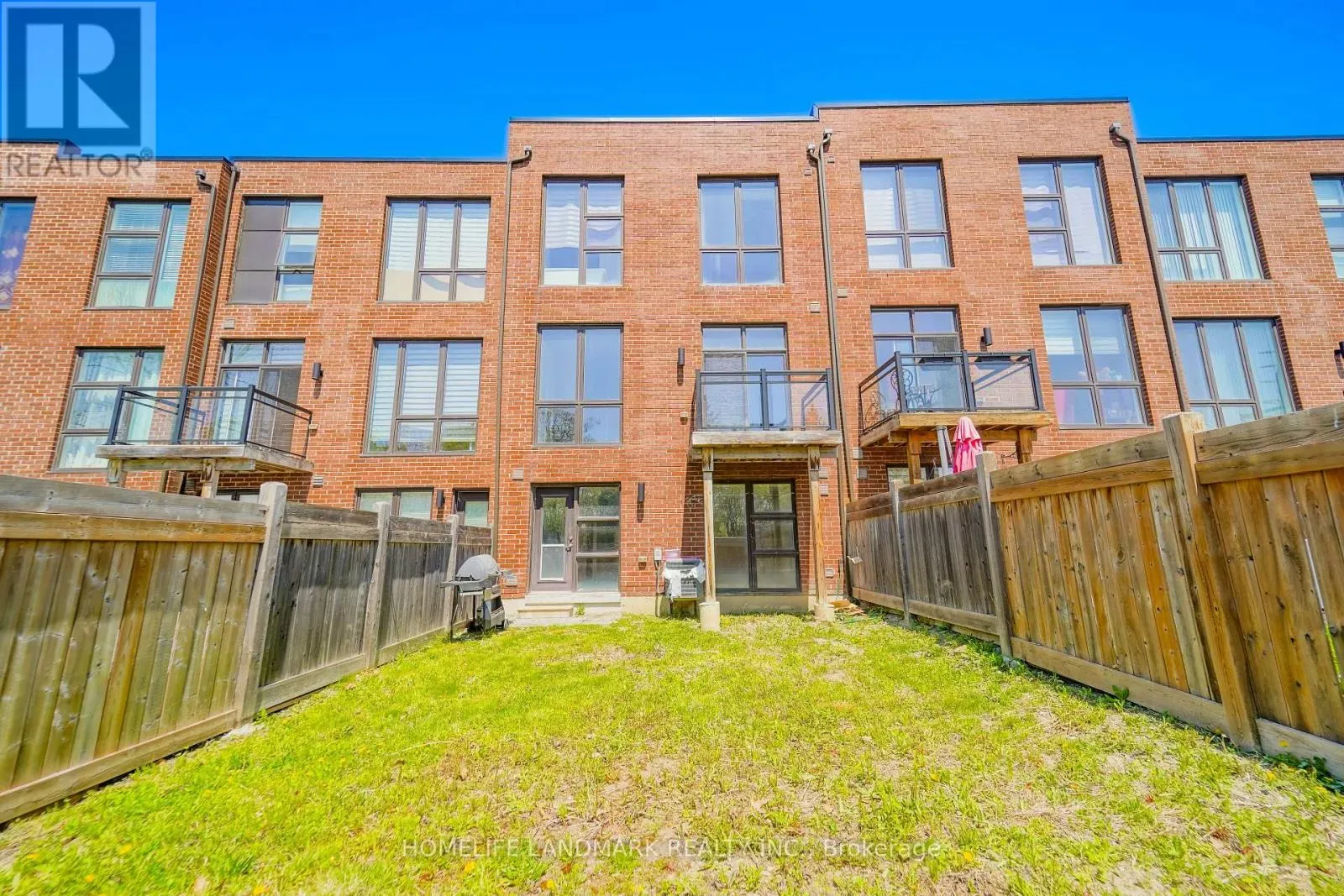 8 CRESTRIDGE DRIVE