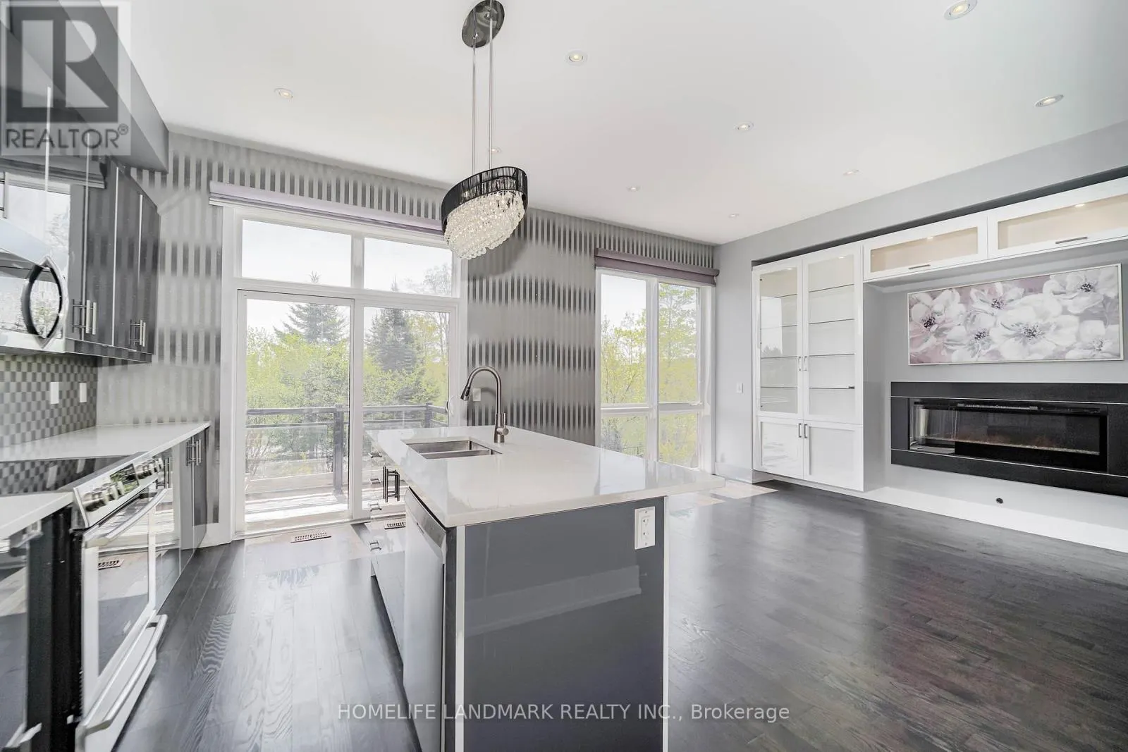 8 CRESTRIDGE DRIVE