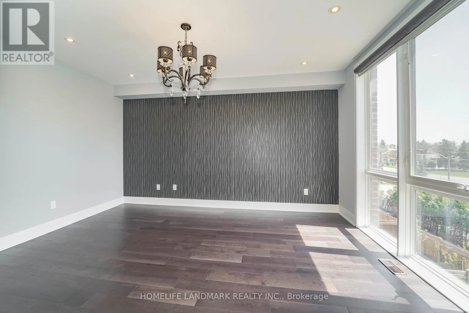 8 CRESTRIDGE DRIVE