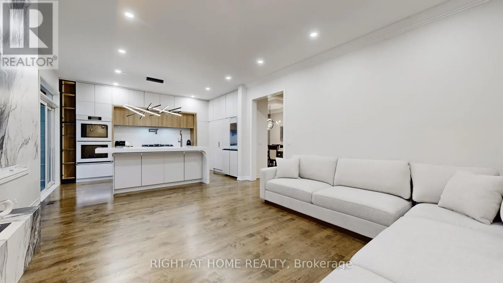 110 THATCHER CRESCENT