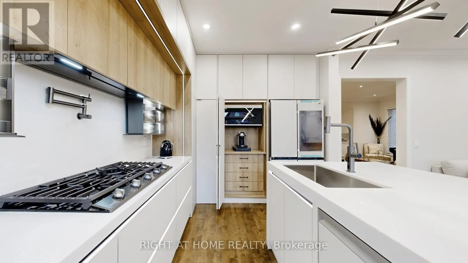 110 THATCHER CRESCENT