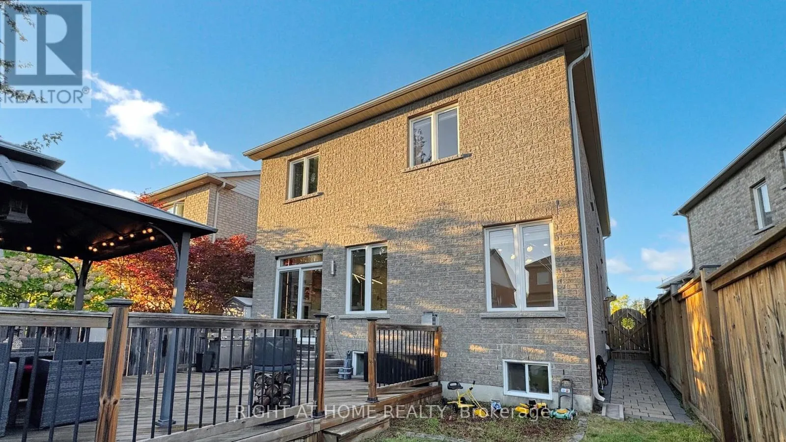 110 THATCHER CRESCENT