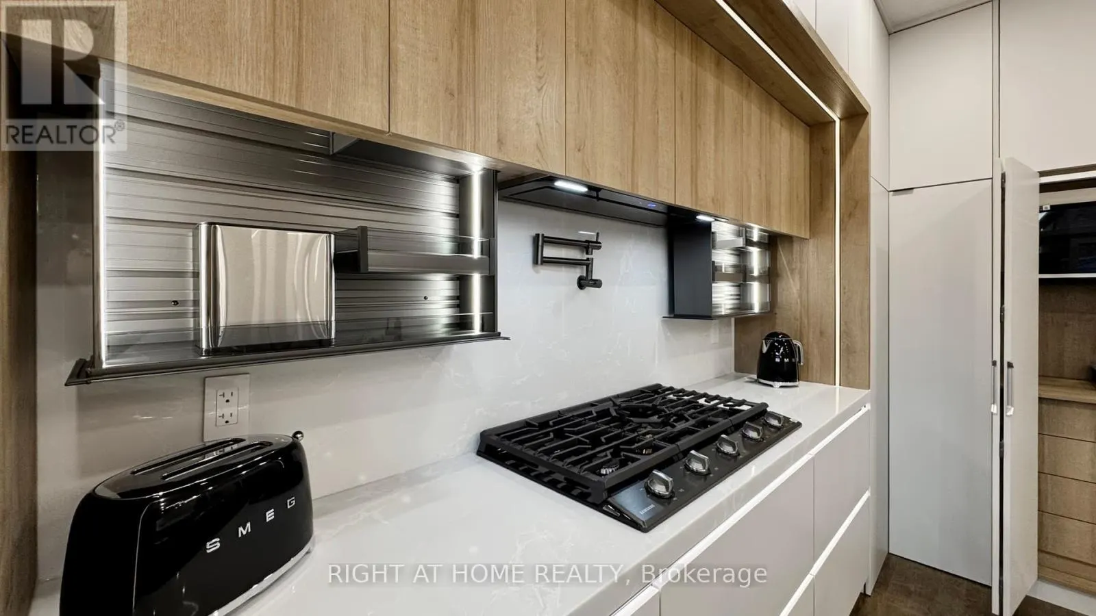 110 THATCHER CRESCENT
