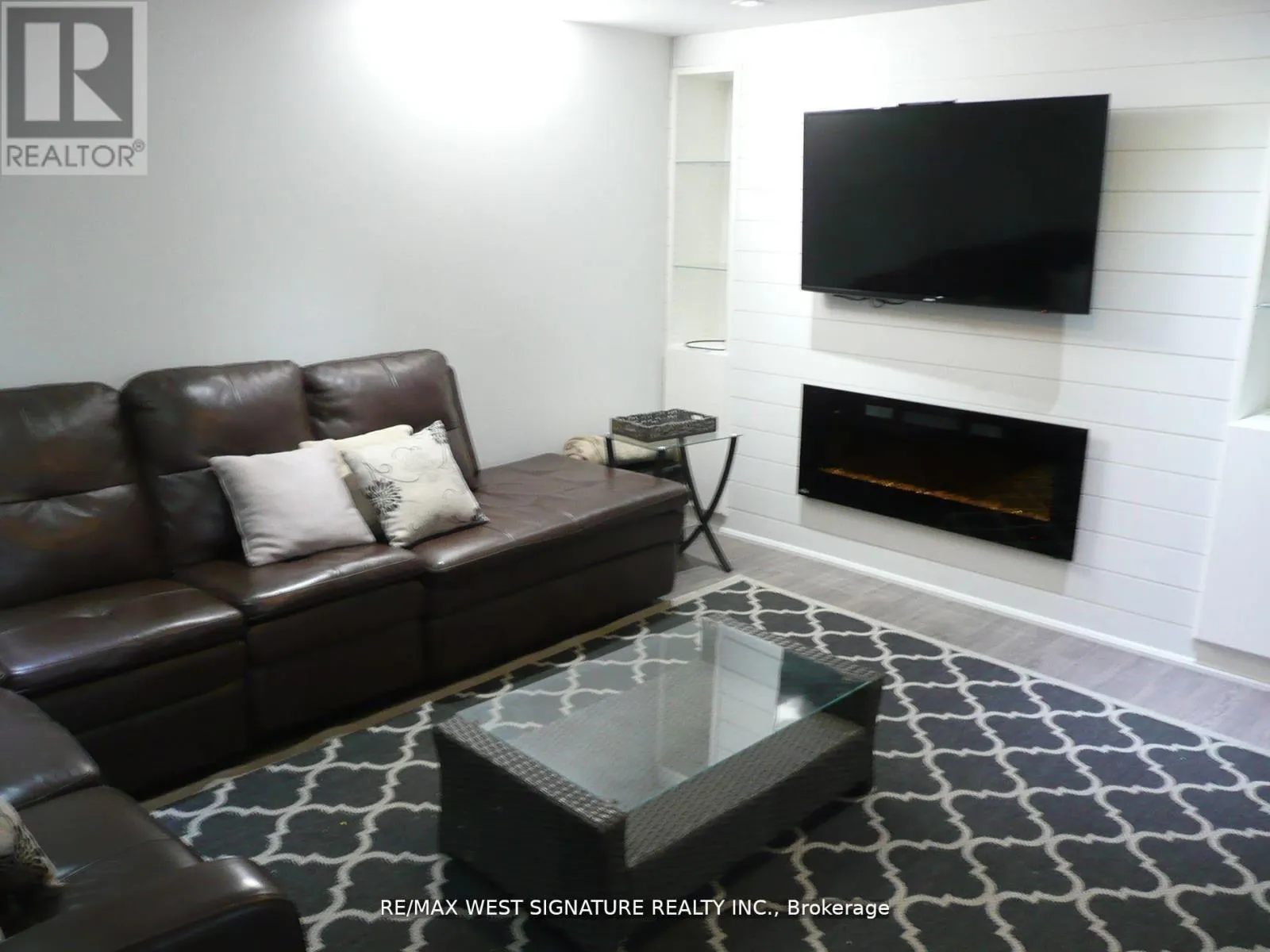 70 ROBERTSON CLOSE
