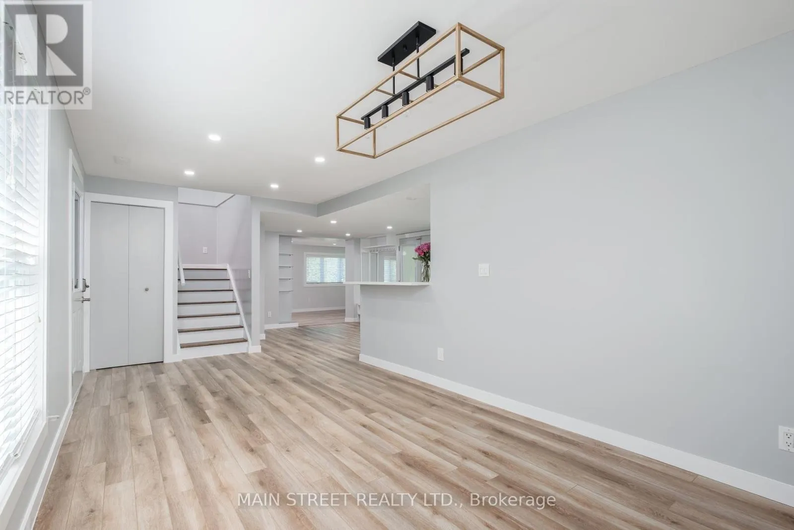 23 SUNNIDALE BOULEVARD E