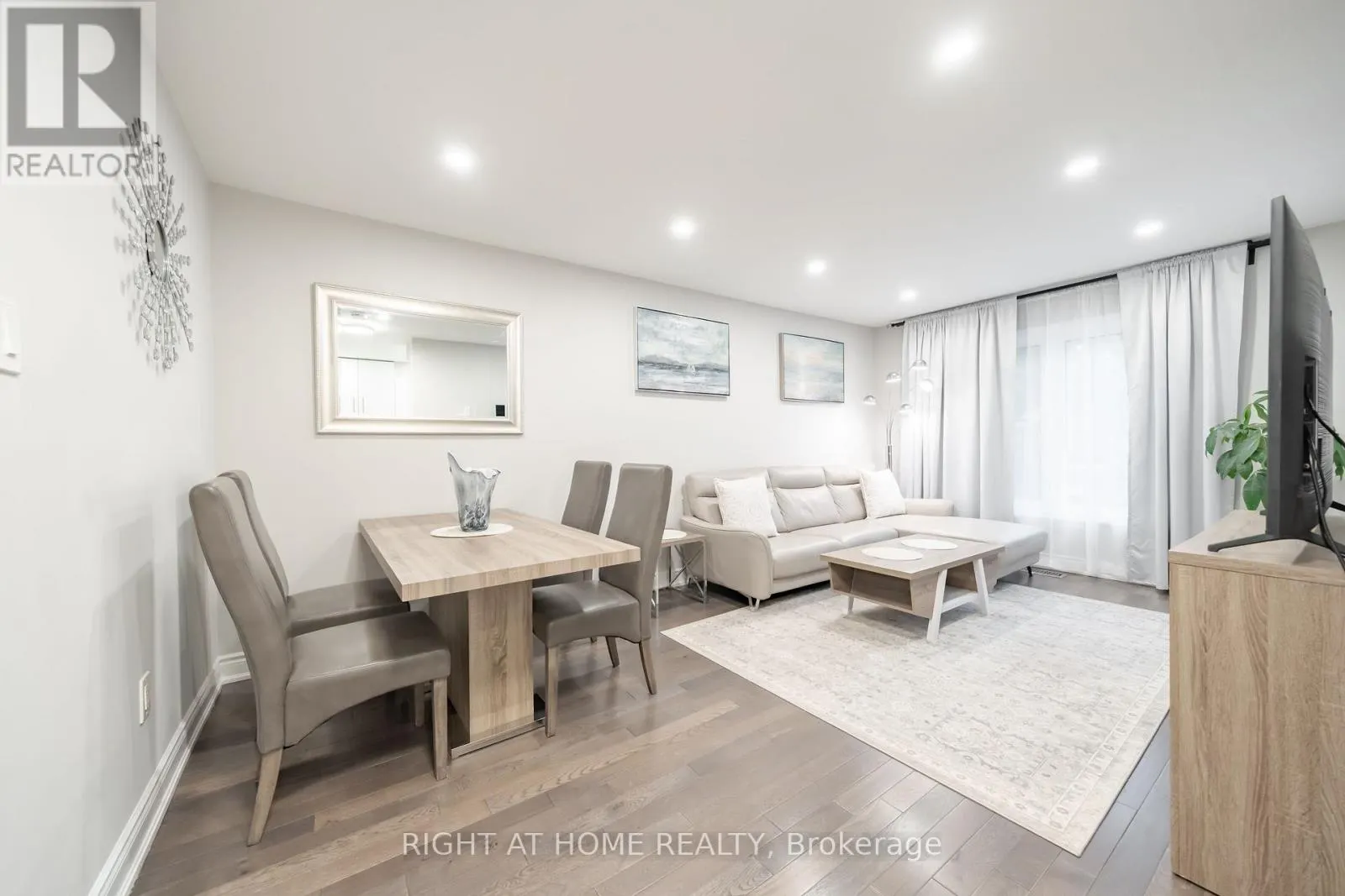 9 ROYAL CEDAR COURT
