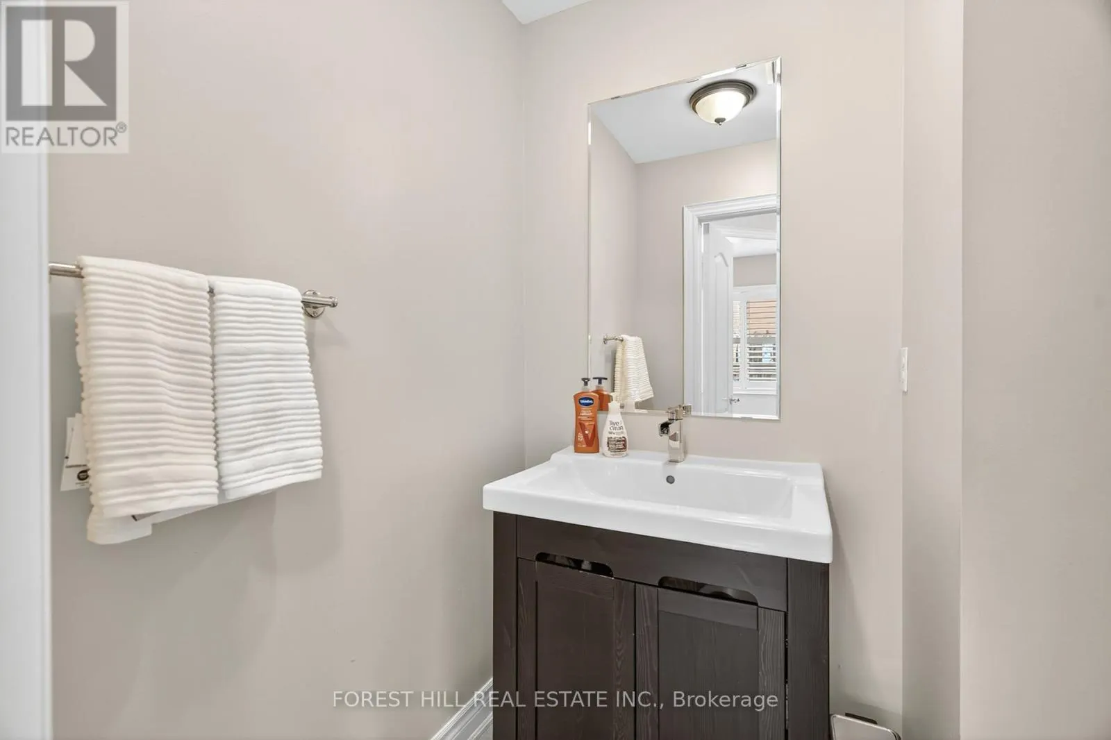 10 MENDEL CRESCENT