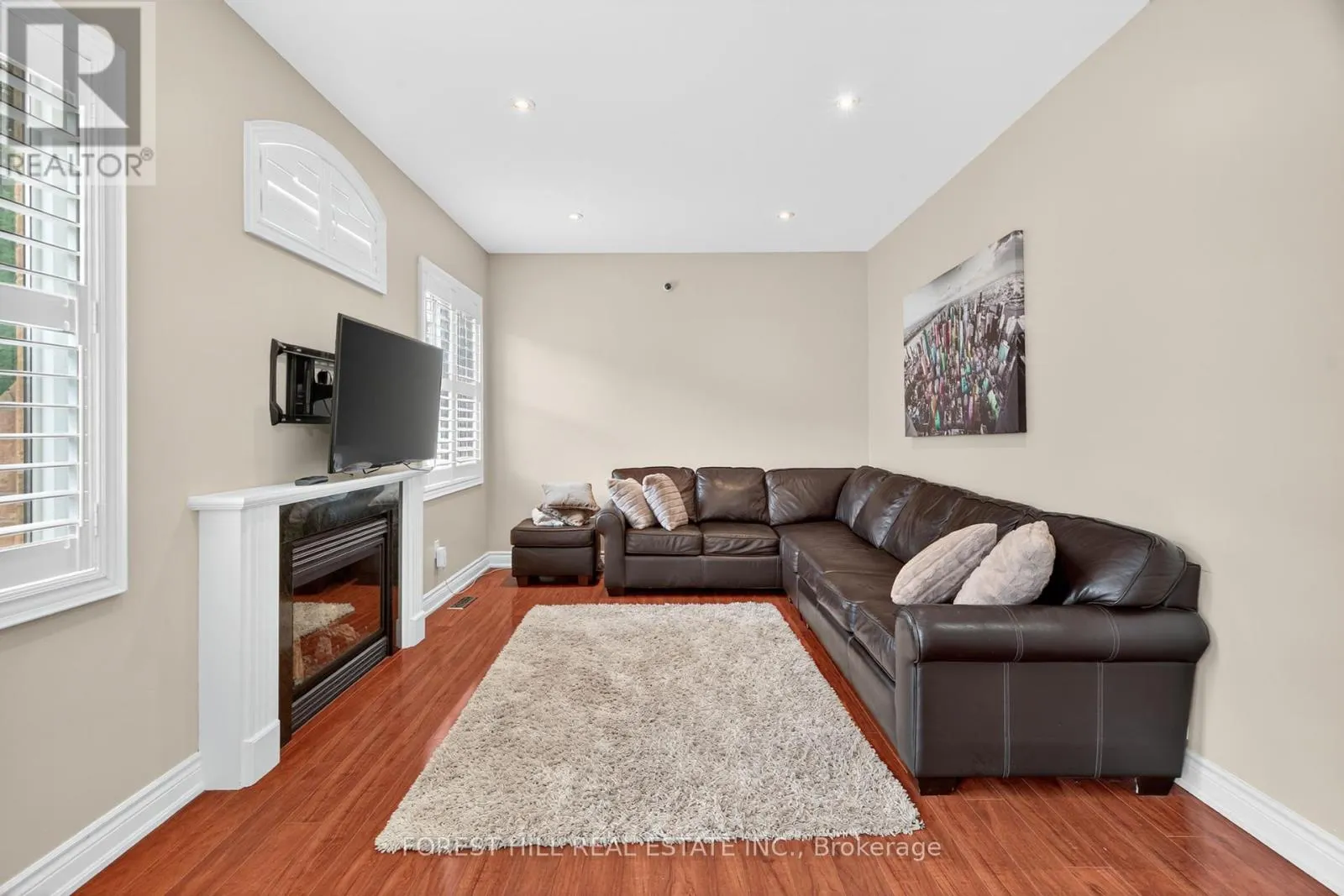 10 MENDEL CRESCENT