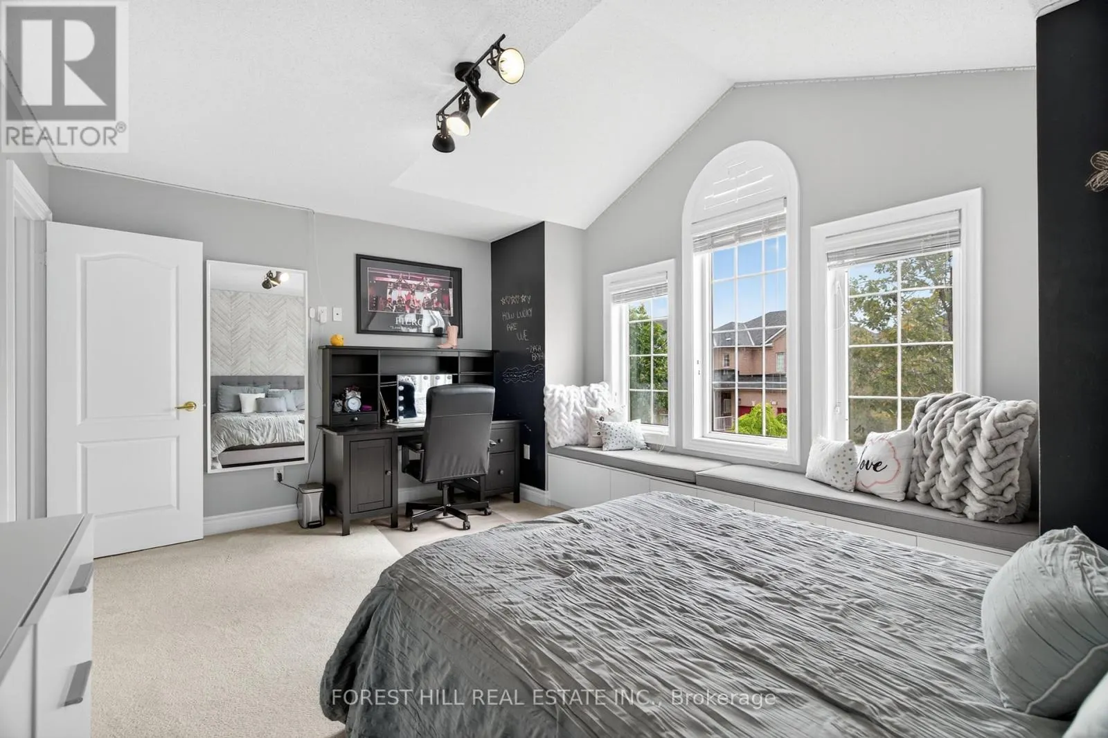10 MENDEL CRESCENT