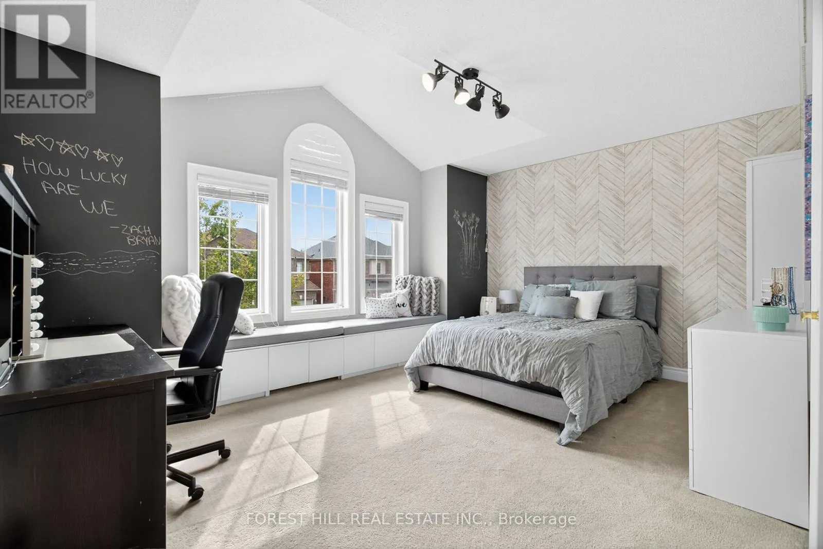 10 MENDEL CRESCENT