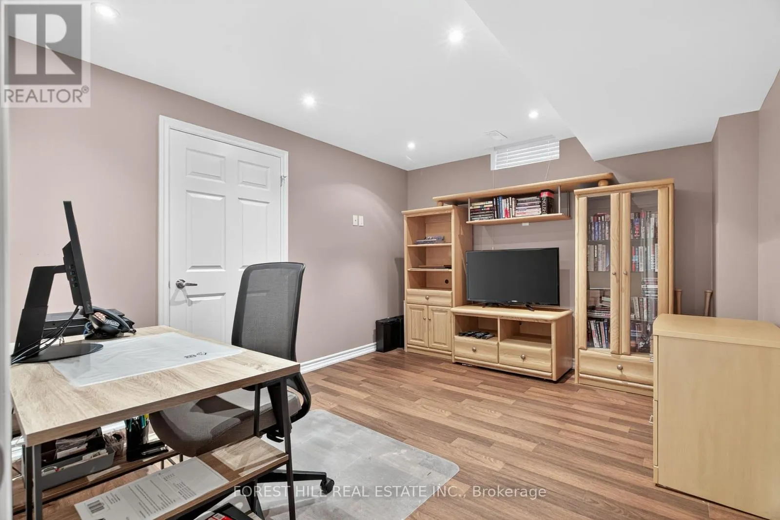 10 MENDEL CRESCENT