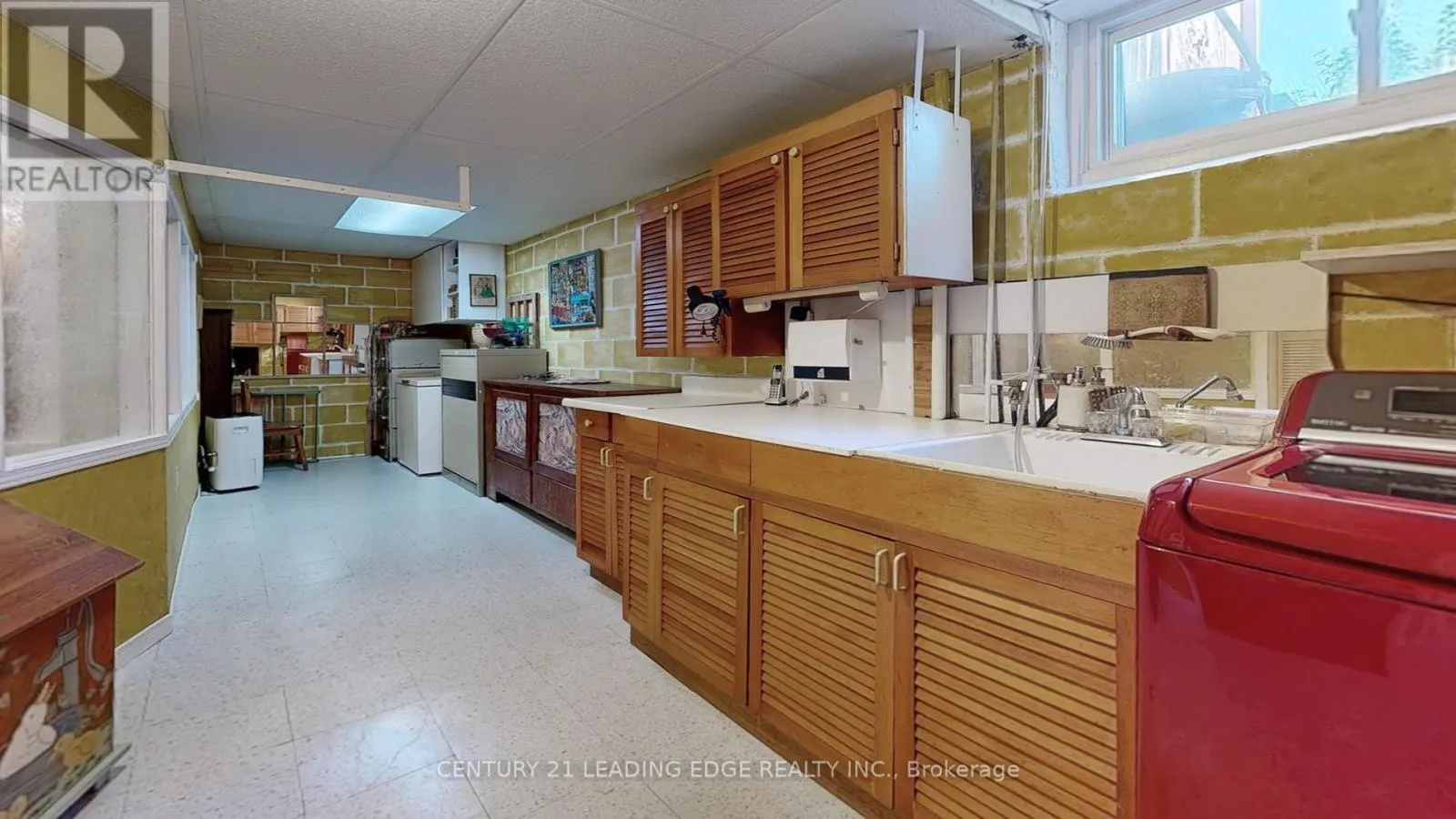 36 SHERWOOD FOREST DRIVE