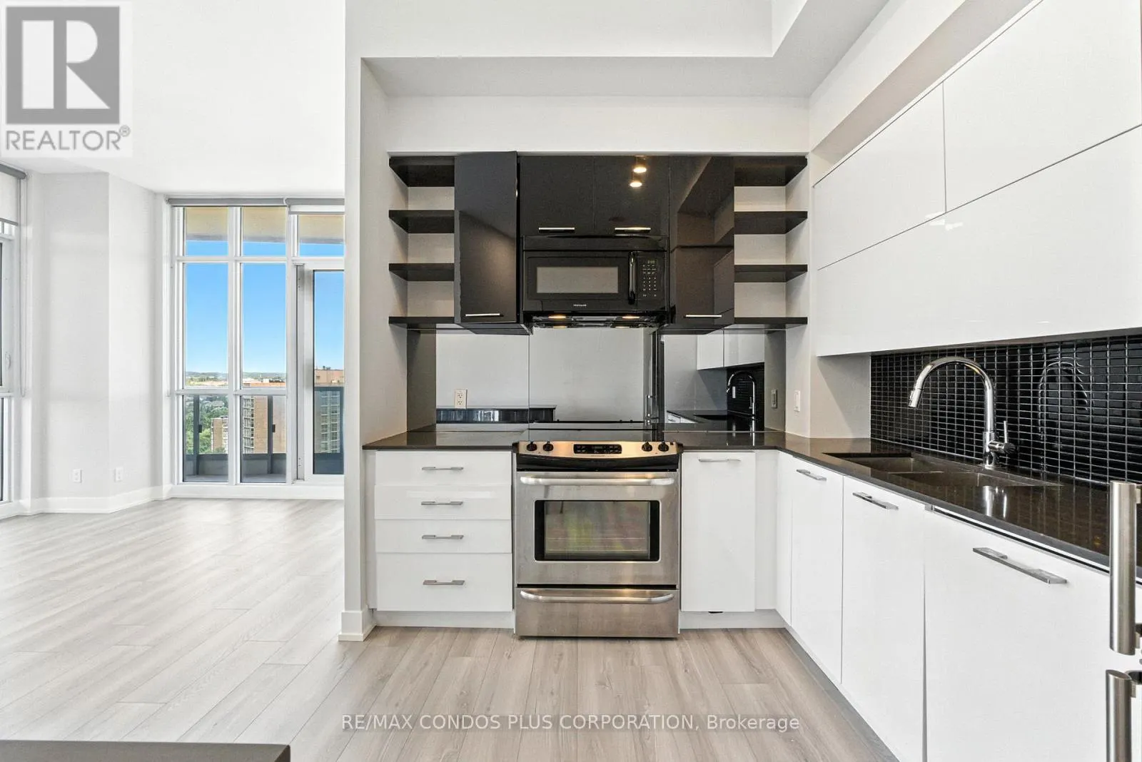 LPH15 - 9471 YONGE STREET