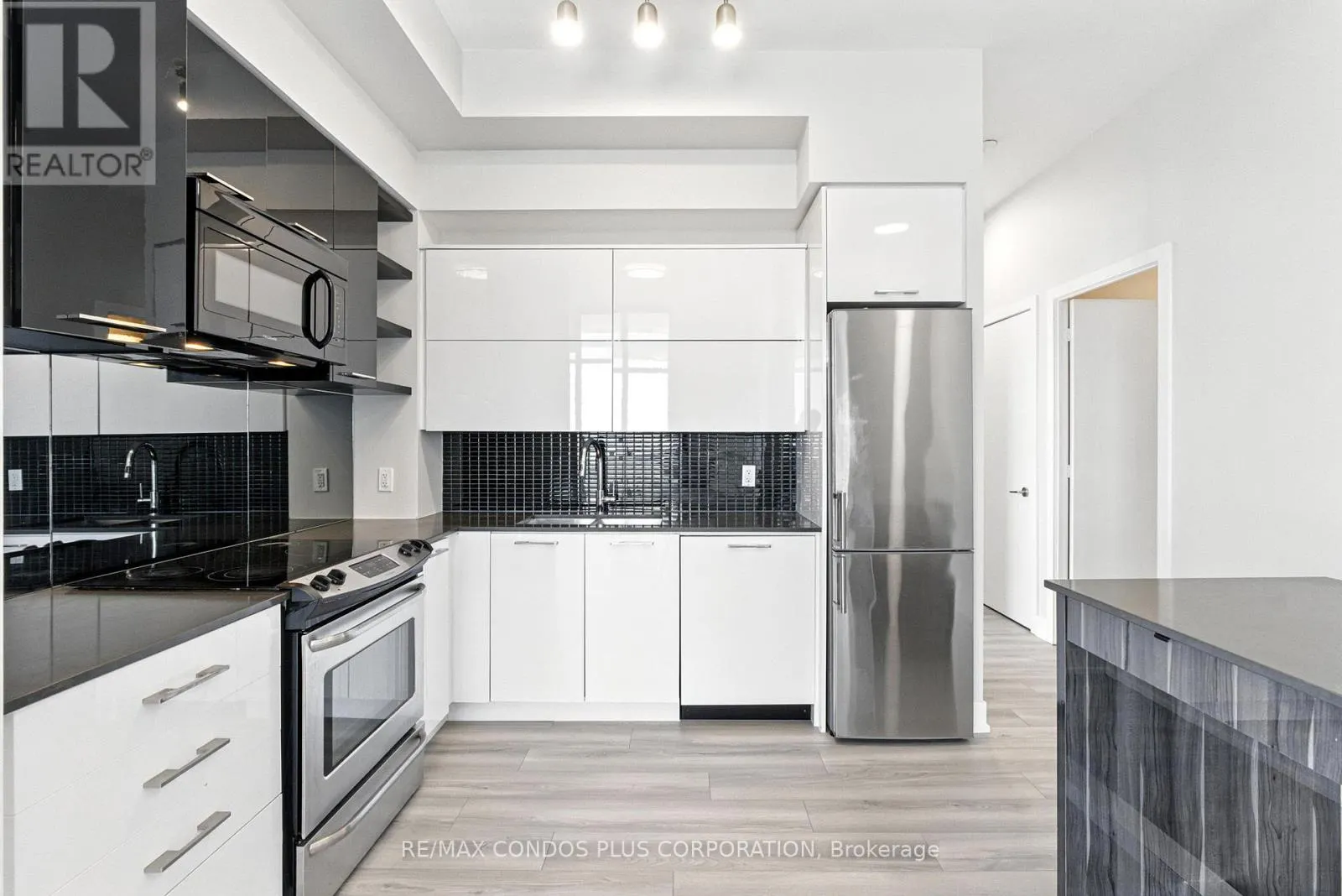 LPH15 - 9471 YONGE STREET