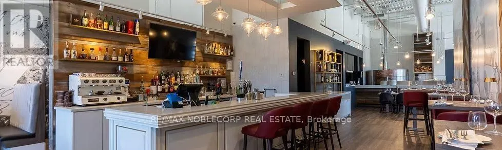 444 HOLLAND STREET W