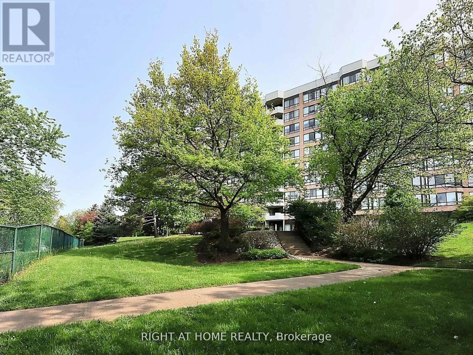 1123 - 25 AUSTIN DRIVE