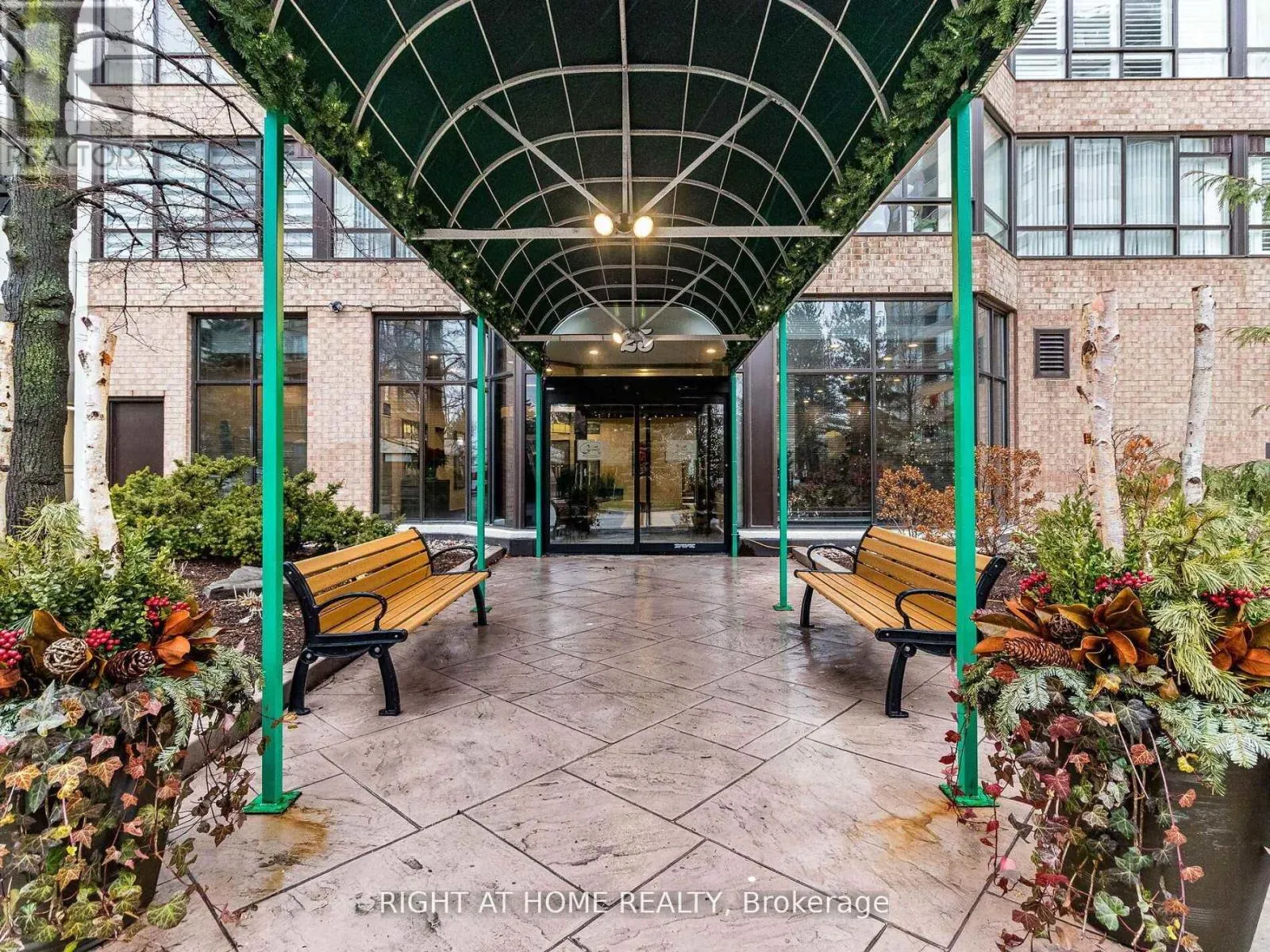 1123 - 25 AUSTIN DRIVE